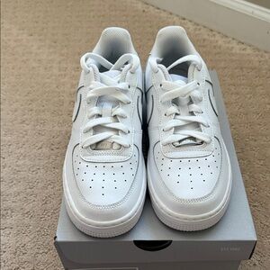 Nike Air Force 1 LE Triple White size 5.5